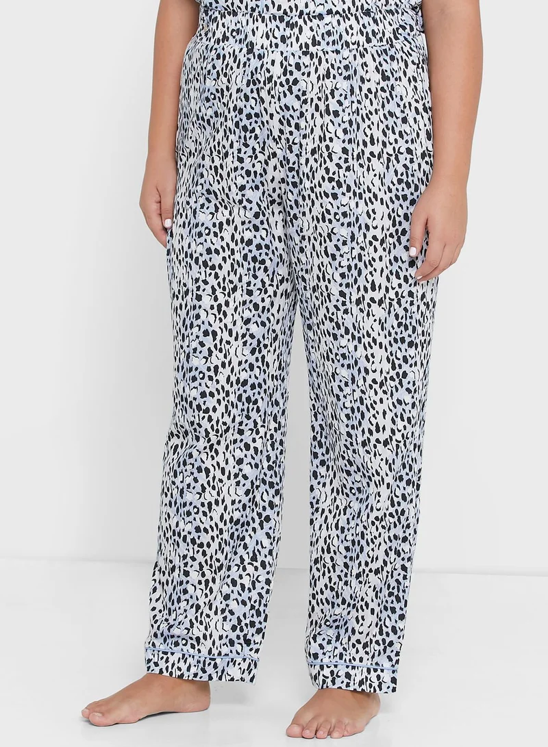 Pretty Secrets by Simply Be Collarless Top And Button Detail Pyjama Set