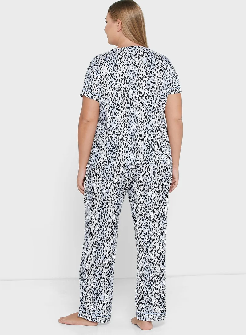 Pretty Secrets by Simply Be Collarless Top And Button Detail Pyjama Set