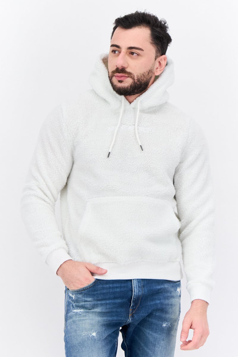 Night Addict جاكيت ساف شيل للرجال بشعار مطرز، أبيض فاتح - Image 1