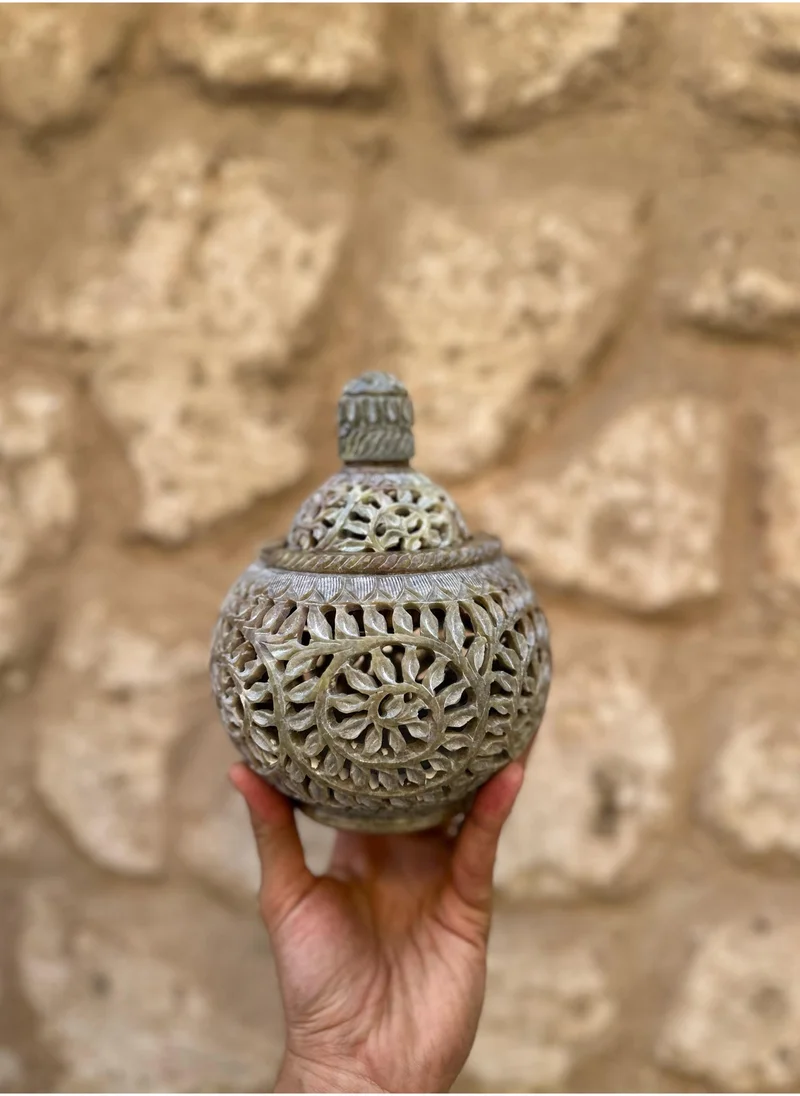 تحفة لوكس مبخرة وفواحة زيت عطري فاخرة من الرخام المنحوت يدويًا من تحفة - 15 سم × 19 سم، رخام نقي مع إكسسوارات نحاسية، صندوق هدايا فاخر، ديكور منزلي حرفي مستوحى من الإمارات العربية المتحدة