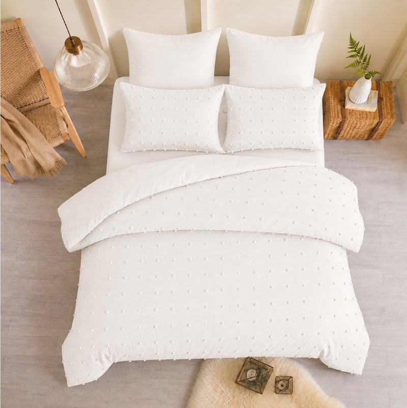 HOMETOPIA Luxury King Size 6-Piece Comforter Set 264×229 cm – Embossed Fabric, Ultra Soft & Breathable Fabric, Comfortable, All-Season Use, Premium Quality, Ideal for AC Rooms & Home Use in Saudi Arabia. - Image 3