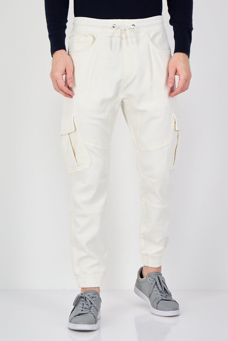 Celio سروال جوجر للرجال بتصميم سادة، أبيض - Image 1