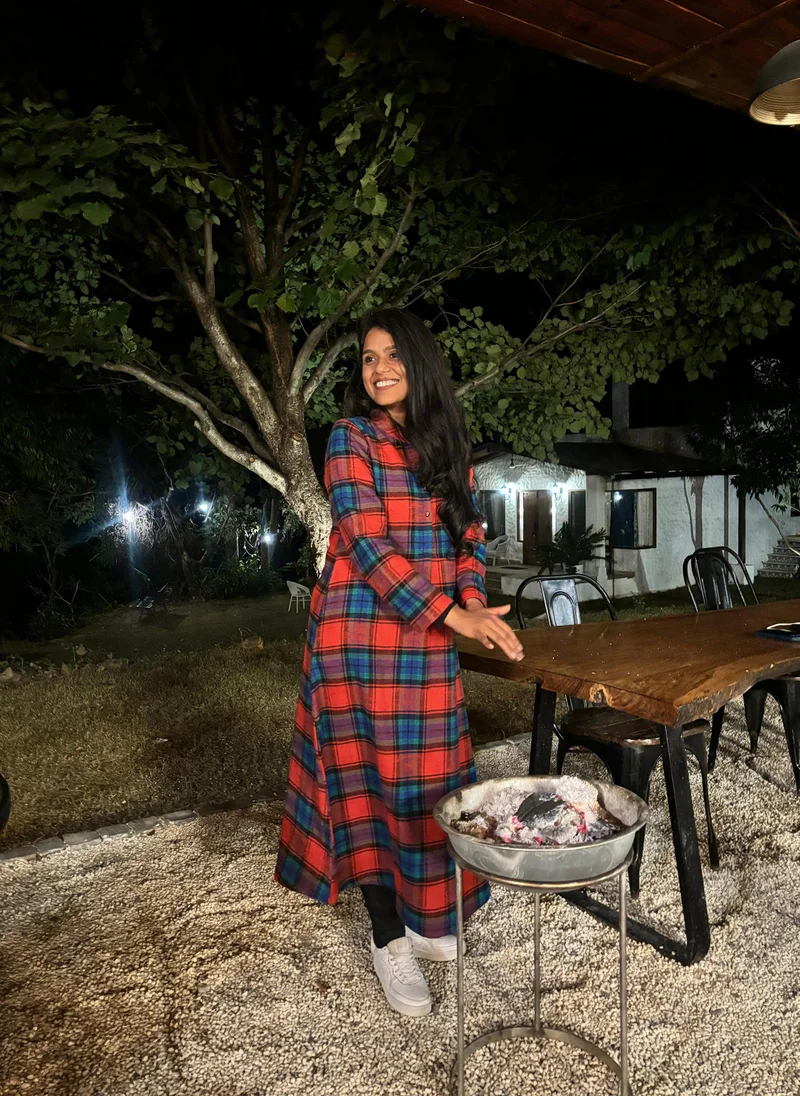 ترو برونز فستان صوف كاروهات أحمر وأزرق من