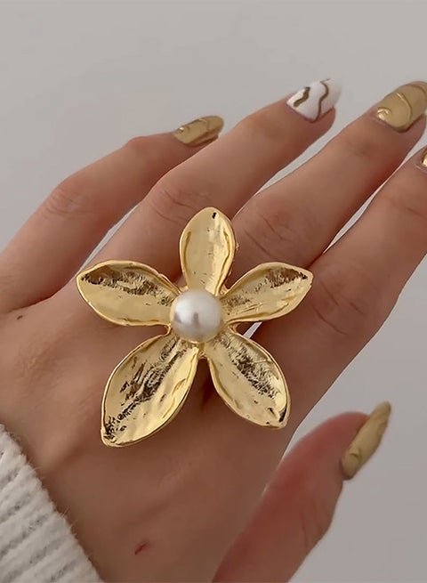 خاتم زهرة بتفاصيل لؤلؤ صناعي