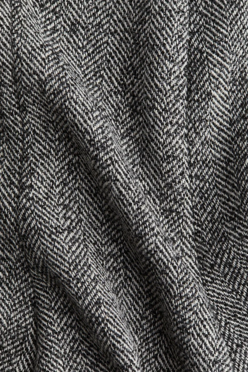 اتش اند ام تنورة بحافة سفلية واسعة