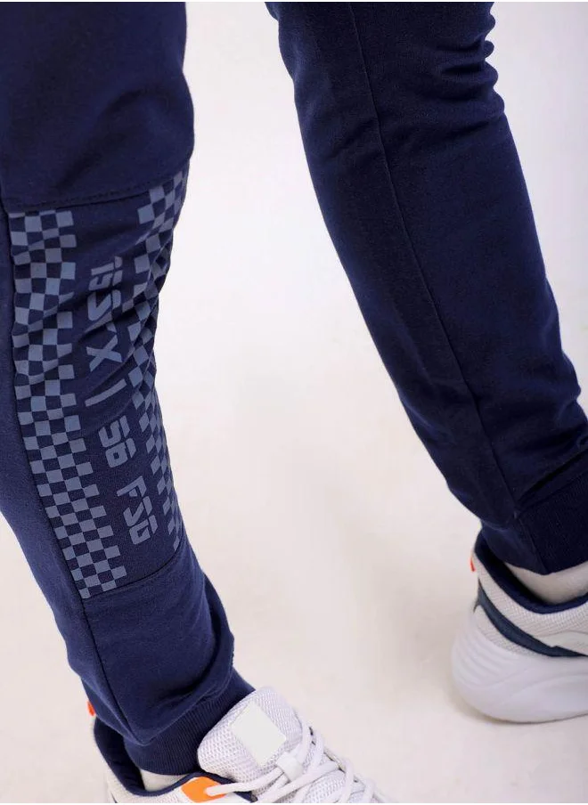 شركة المرآب الهندية Men Slim Fit Solid Mid-Rise Stretchable Knitted Jogger Trousers