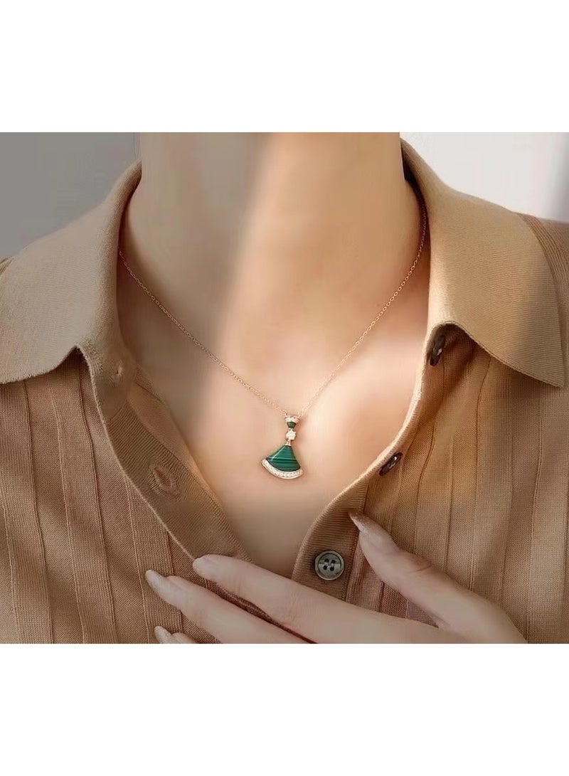 بي في قلادة BV على شكل مروحة - Image 3