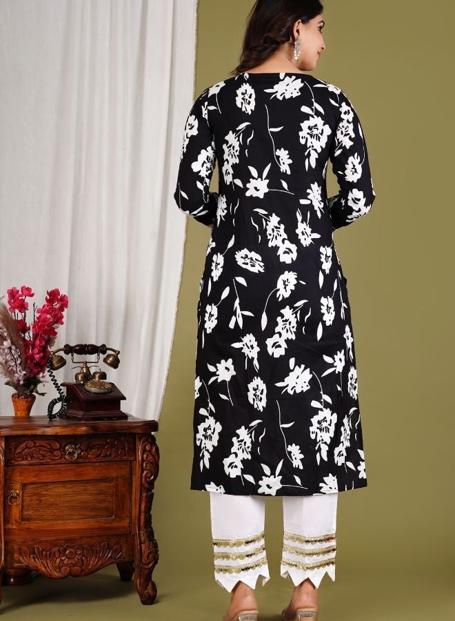 عشق بهيساب طقم نسائي من القطن الخالص مكون من 3 قطع: قميص وبنطال مطبوع عليهما زهور باللونين الأسود والأبيض، مع شال، وفتحة رقبة على شكل حرف V، وتطريز غوتا، وبنطال بتصميم فتحة على شكل حرف V. - Image 4