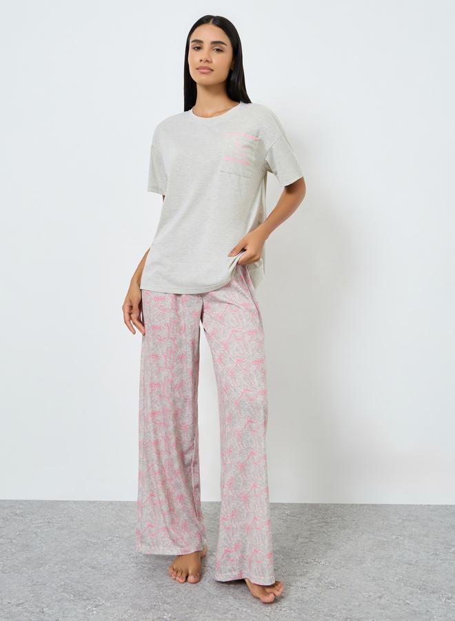 Styli Slogan Trim Pocket T-Shirt and Bow Print Pyjama Set - Image 2