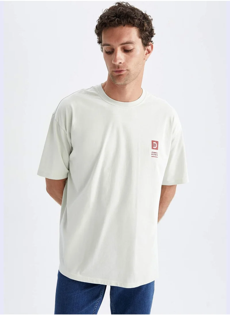 ديفاكتو Oversized Short Sleeve Discovery Print T-Shirt