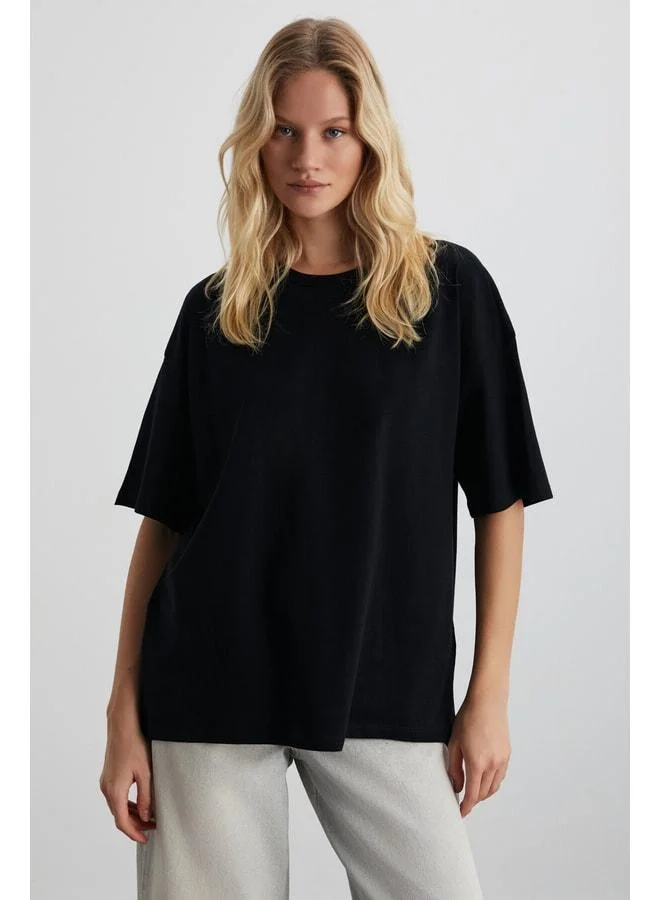 Grimelange Lagertha Women's 100% Organic Cotton Thick-Texture Oversized Fit Round Neck Black T-shirt.