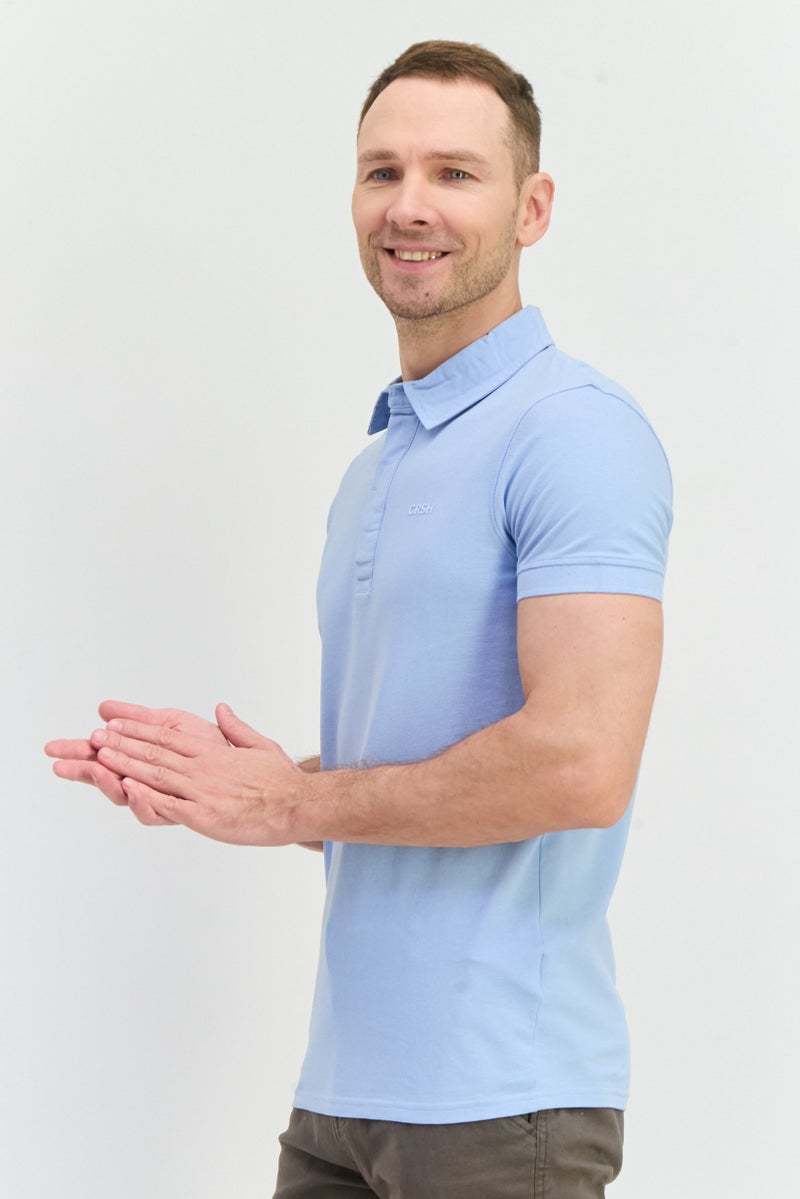 CROSSHATCH تي شيرت بولو بأكمام قصيرة للرجال بتصميم عادي مع شعار مطرز، أزرق فاتح - Image 3