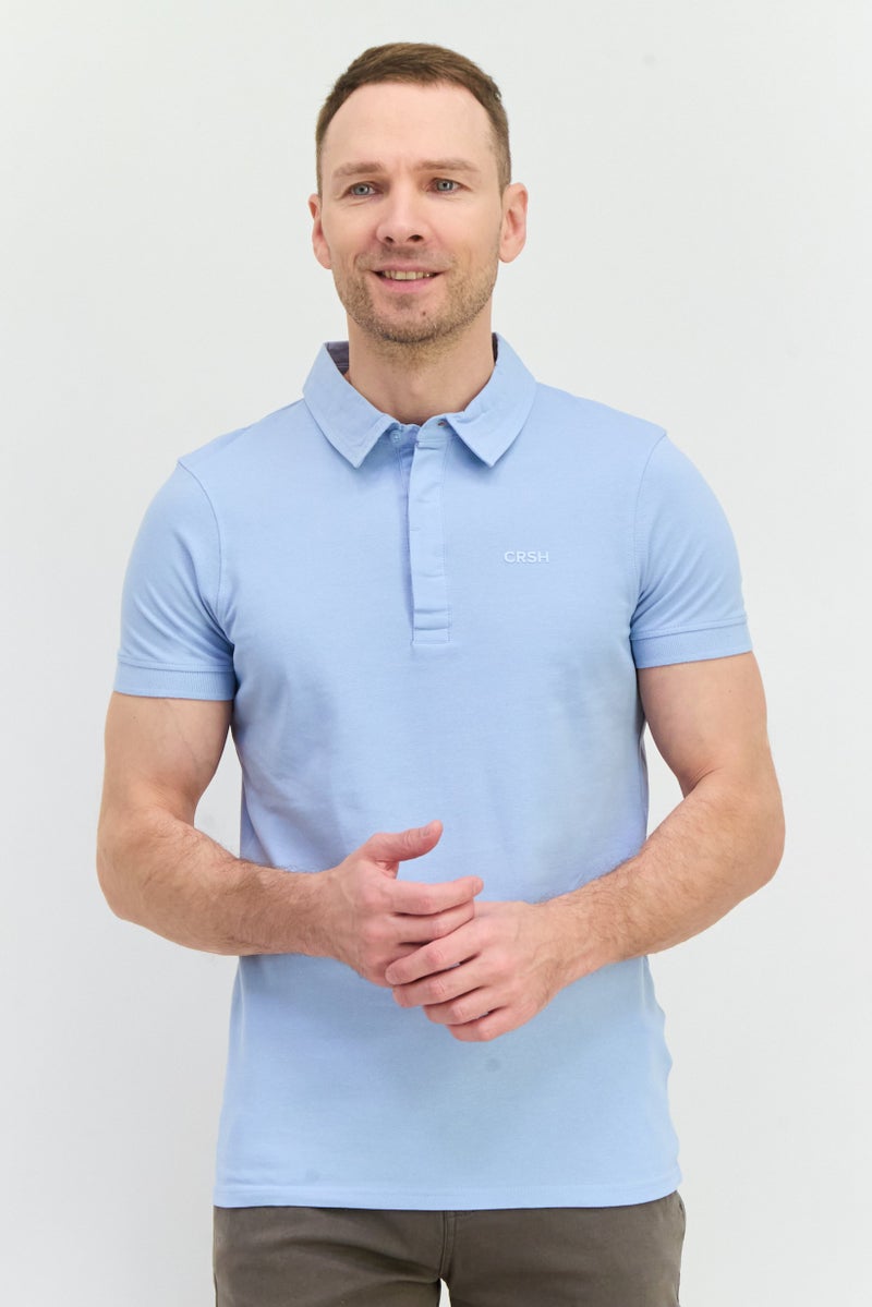 CROSSHATCH تي شيرت بولو بأكمام قصيرة للرجال بتصميم عادي مع شعار مطرز، أزرق فاتح - Image 1