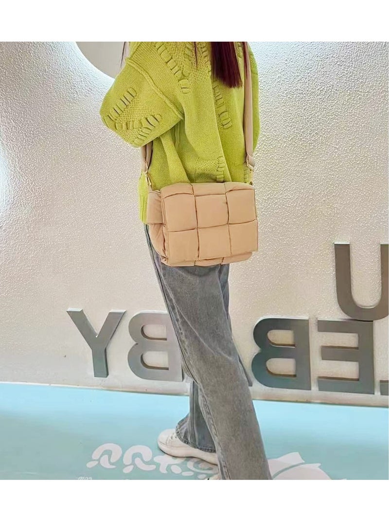 Excefore حقيبة منسوجة منفوخة، حقيبة يد منسوجة مبطنة من النايلون، حقائب كروس بودي مصممة، حقيبة يد مبطنة مع منظم للعملات المعدنية، حقيبة كروس بودي خفيفة الوزن من النايلون للنساء (أبيض) - Image 4