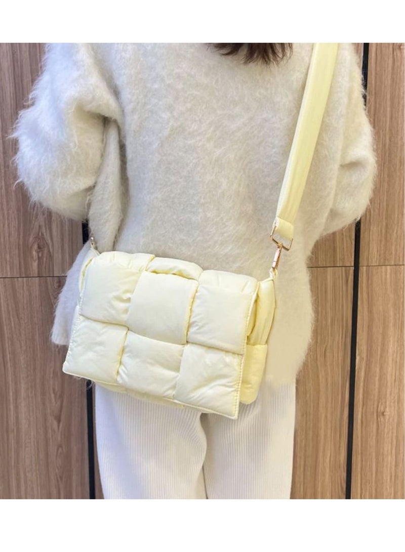 Excefore حقيبة منسوجة منفوخة، حقيبة يد منسوجة مبطنة من النايلون، حقائب كروس بودي مصممة، حقيبة يد مبطنة مع منظم للعملات المعدنية، حقيبة كروس بودي خفيفة الوزن من النايلون للنساء (أبيض) - Image 2