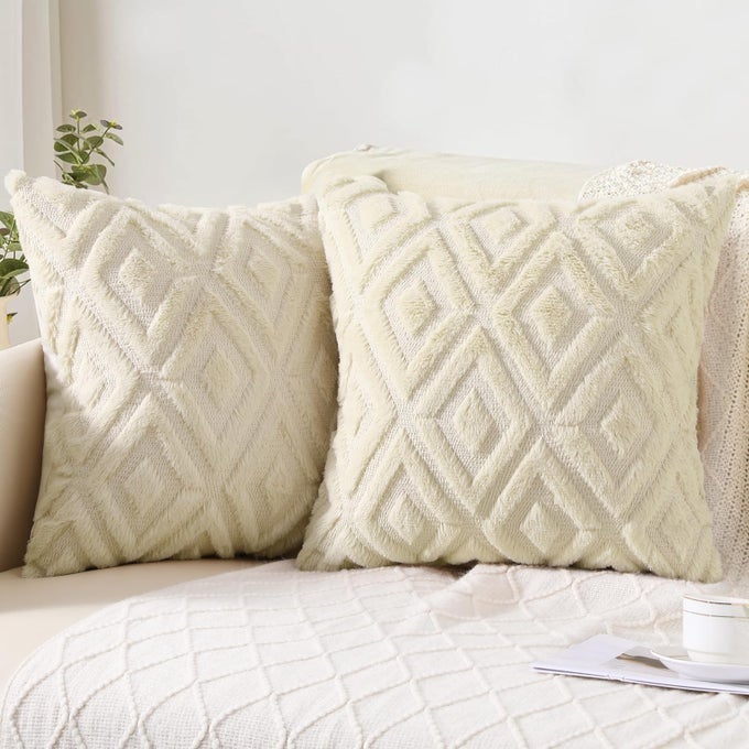 SOFT FAUX FUR THROW PILLOW COVERS 18X18 SET OF 2 PLUSH WOOL DECORATIVE COUCH PILLOW COVERS FOR SOFA BED LIVING ROOM WITH 3D DIAMOND PATTERN BEIGE