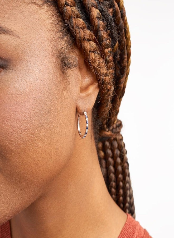 مورجان آند بايدج أقراط حلقية من الفضة الإسترليني عيار 925 مطلية بالروديوم من مورغان آند بيج، مرصعة بأحجار ياقوت أزرق وأبيض متناوبة مصنعة مخبرياً - أقراط من الفضة الإسترليني خفيفة الوزن ومضادة للحساسية - Image 2