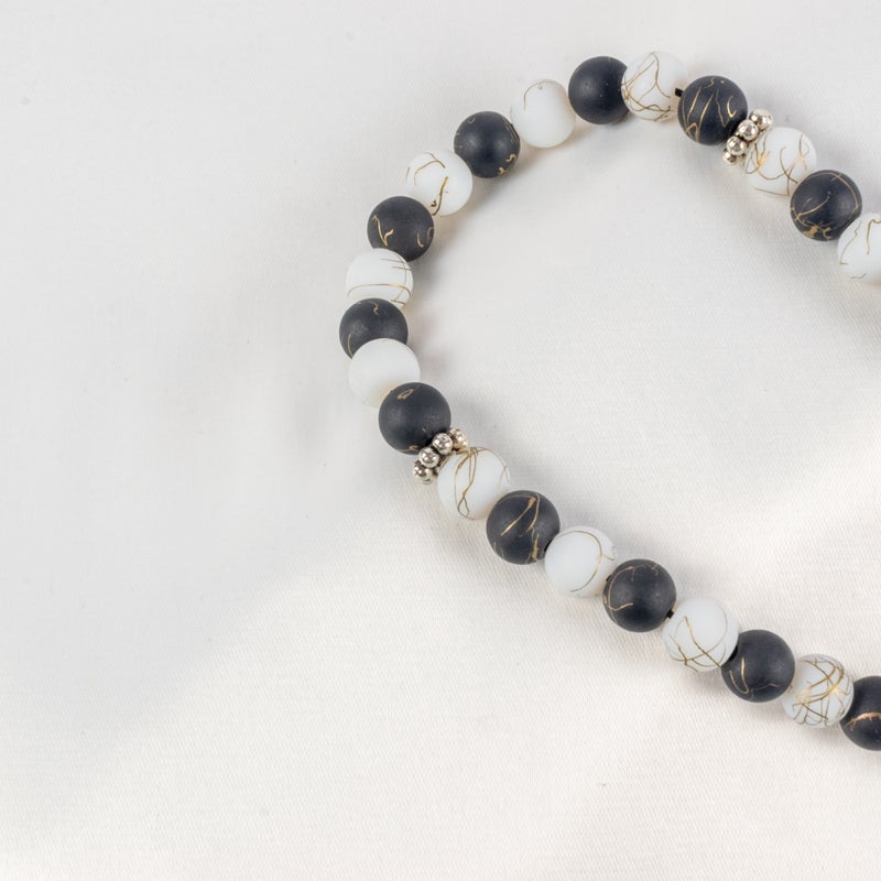 سبحة من حجر المرمر الأسود والأبيض المدهب  من 33 حبة - Image 3