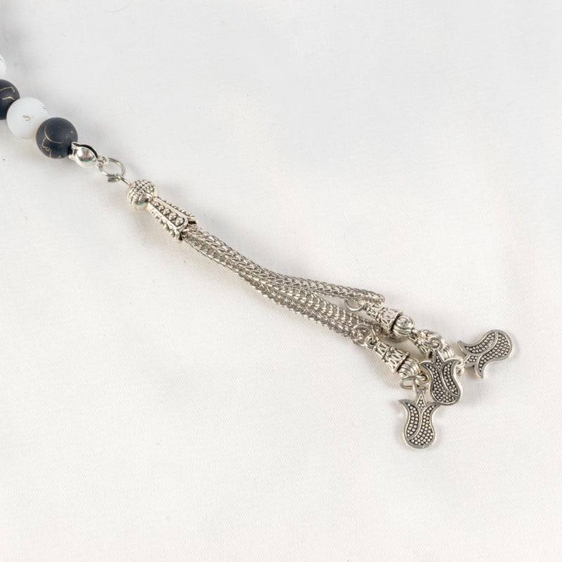 سبحة من حجر المرمر الأسود والأبيض المدهب  من 33 حبة - Image 2