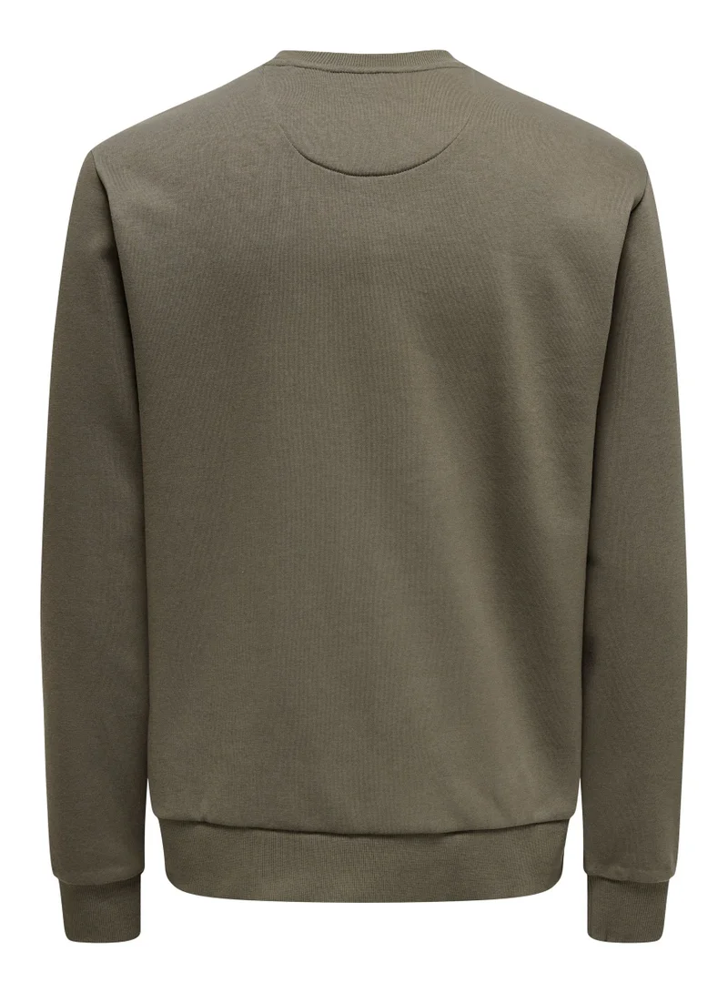 اونلي اند سانز سويت شيرت كرة قدم مطبوع بياقة دائرية