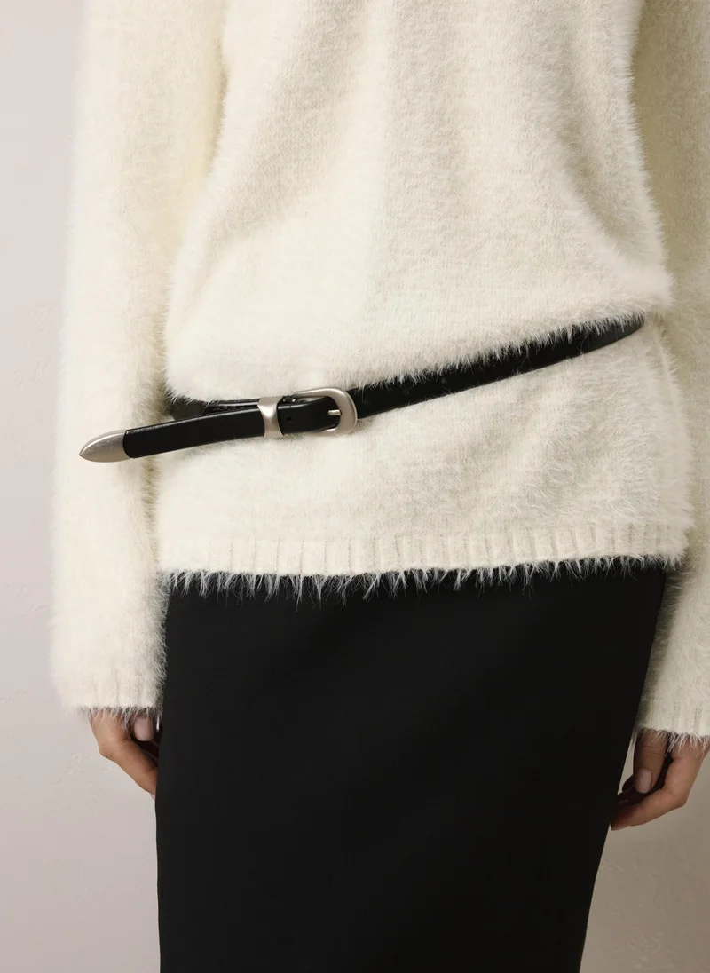 Slim leather belt with metal tip