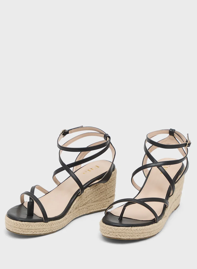 ايلا صندل بكعب متوسط متعدد الأشرطة