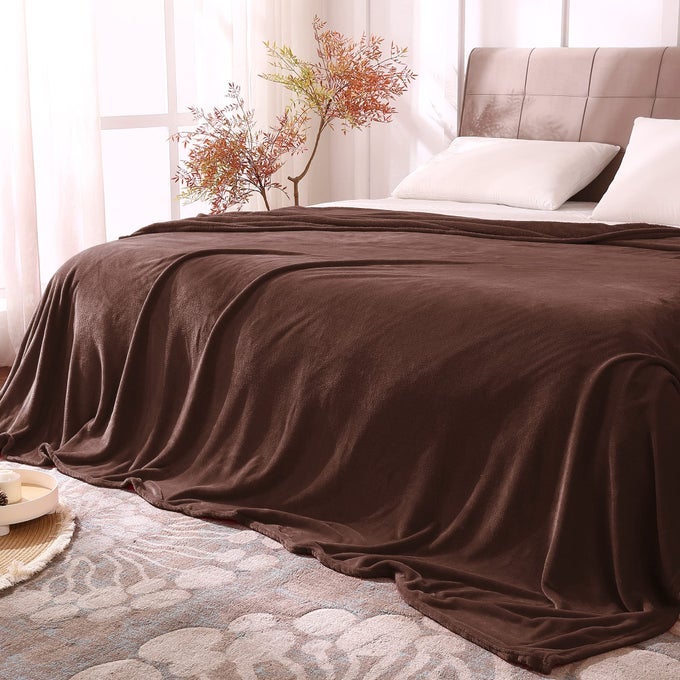 FLEECE BLANKET KING SIZE BLANKETS FOR BED LUXURY PLUSH COZY FUZZY BLANKET 108X90 INCHES SUPER SOFT WARM LIGHTWEIGHT THROW BLANKET ALL SEASONS SUITABLE BROWN