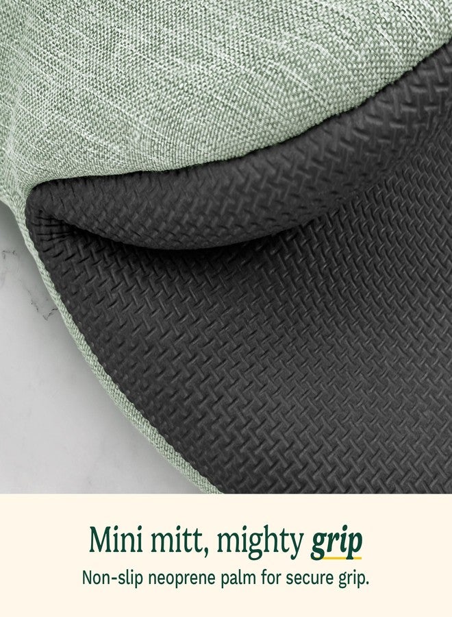 بست براندز قفازات فرن صغيرة من كويزينارت - قفازات مطبخ مقاومة للحرارة مقاس 5.5 بوصة × 7 بوصة للفرن مع راحة يد من النيوبرين غير قابلة للانزلاق، وحشوة قطنية، وحلقة قماشية - طقم قفازات فرن متين للطبخ والخبز (لون المريمية) - Image 4