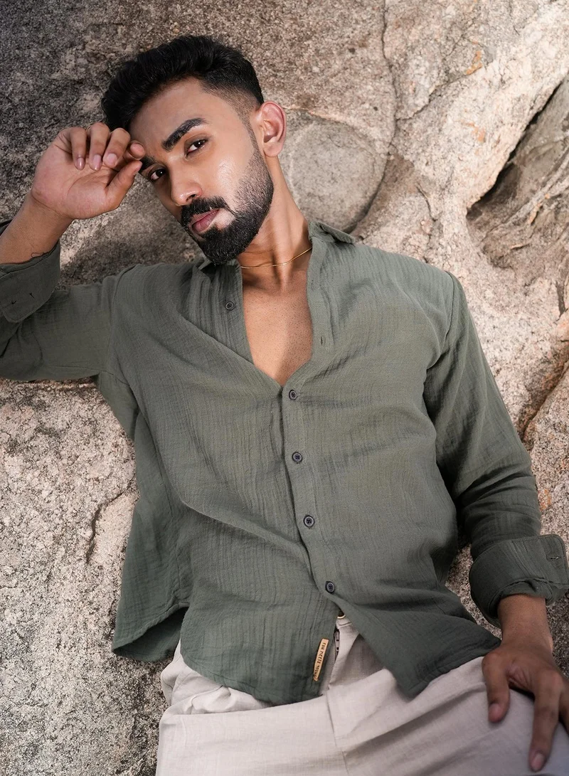 Campus Sutra Men's Ash Grey Breezy-Weave Shirt