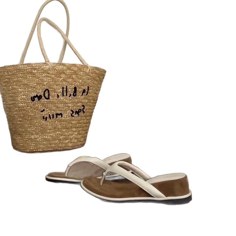 Women's Thick-Soled Non-Slip Flip Flops with Hidden Height Increase - Image 1