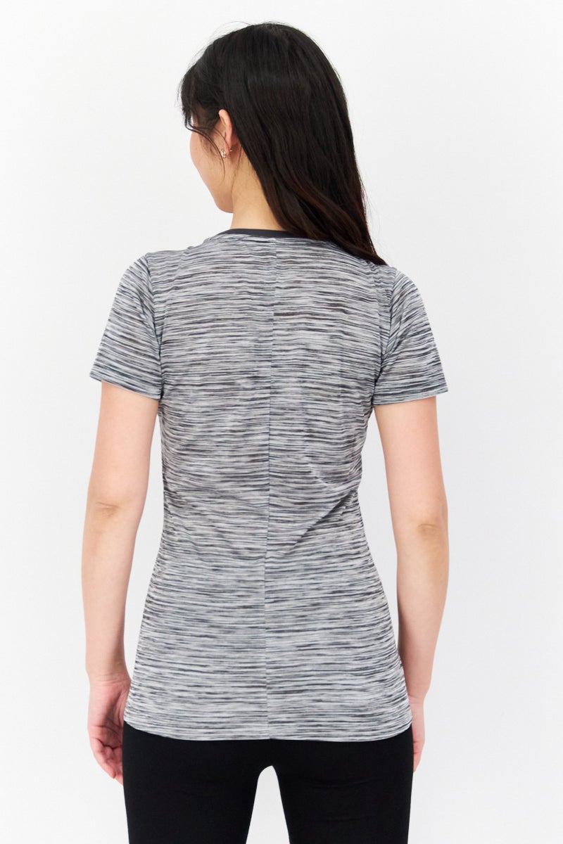 asics تي شيرت تدريب قصير الأكمام للنساء، رمادي داكن - Image 4