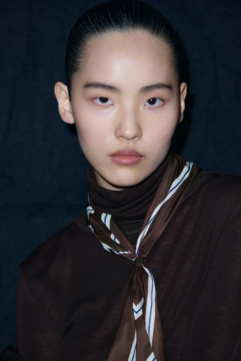 Metal-detail neck scarf