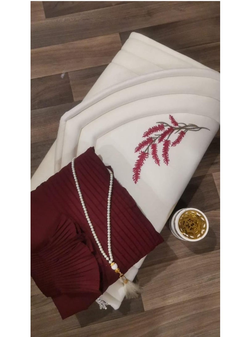 A distinctive and wonderful prayer set consisting of (a prayer rug lined and embroidered with lavender + a prayer dress with wonderful pleats + a rosary of beads)  - Image 2
