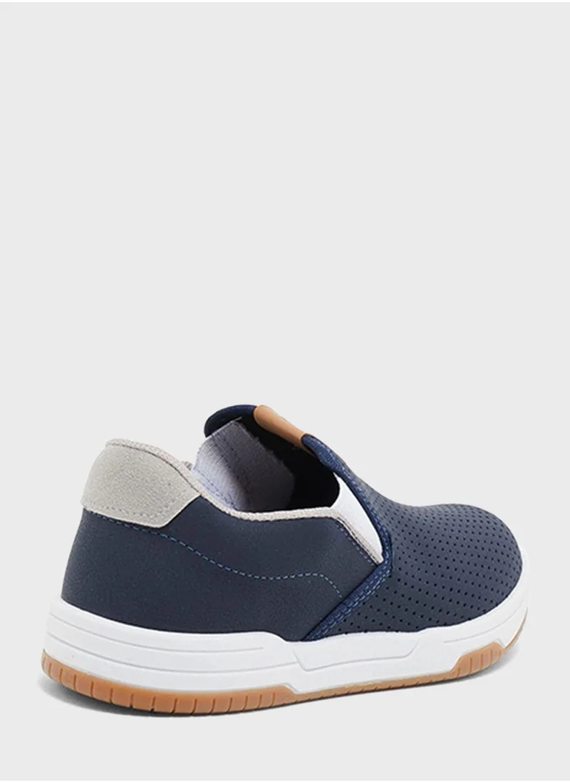 MOLEKINHO Kids Cheung Slip On Sneakers