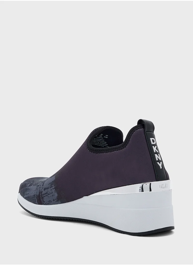 دكني Parks Skyline Slip On Wedge Sneaker