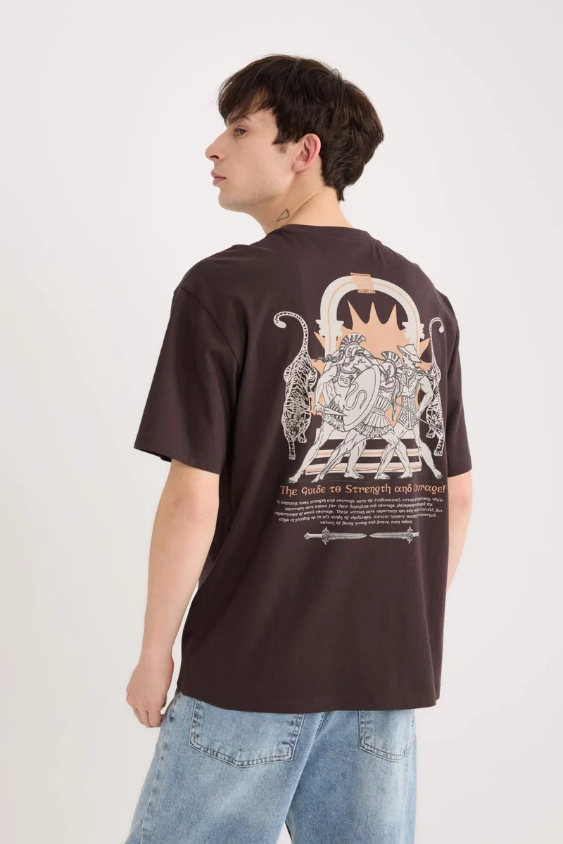 ديفاكتو Boxy Fit Crew Neck Printed Short Sleeve T-Shirt