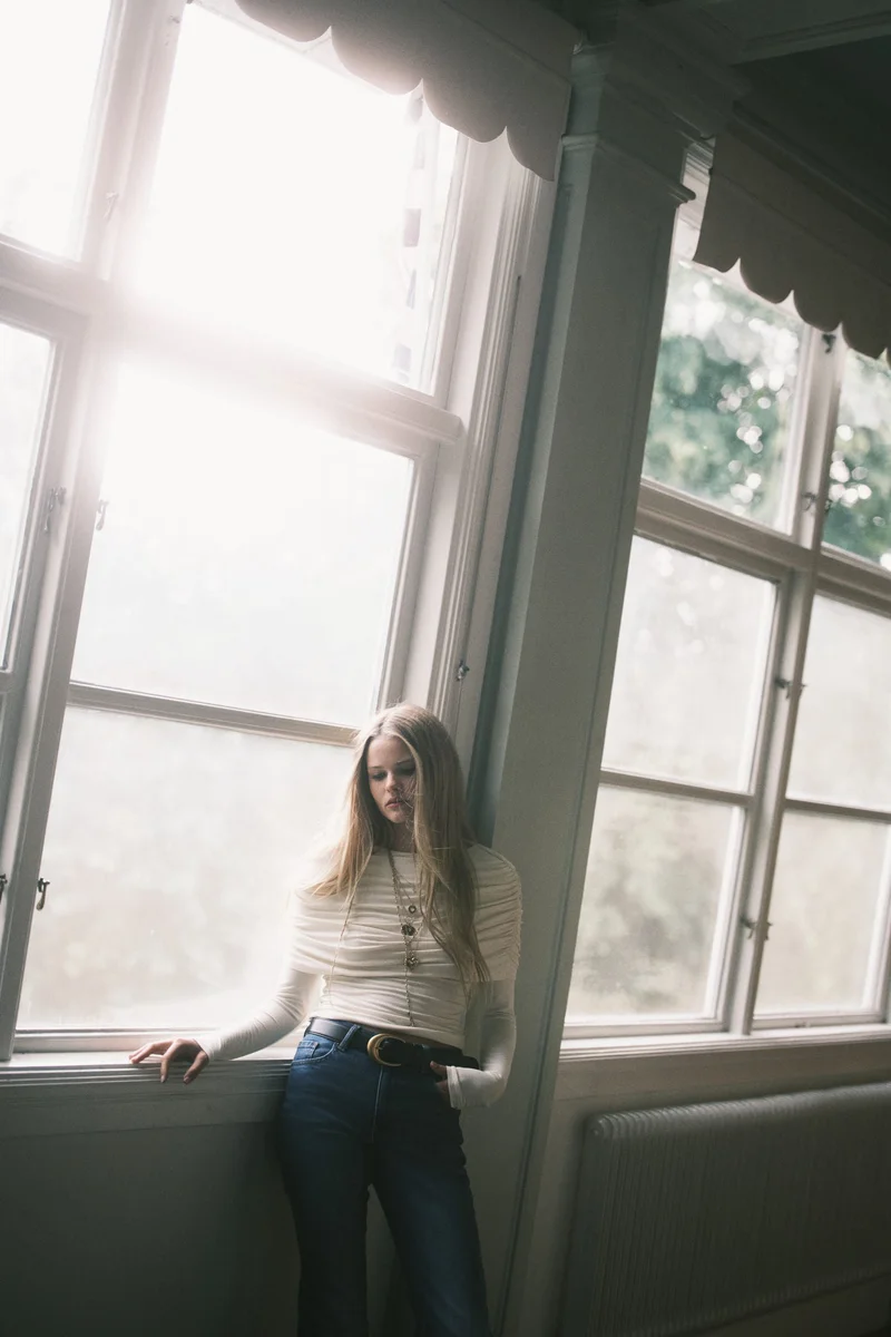 اتش اند ام بلوزة منسدلة من الجيرسيه