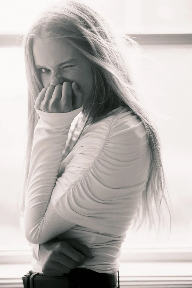 اتش اند ام بلوزة منسدلة من الجيرسيه