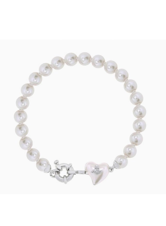 فيفيان ويستوود سوار قلب اللؤلؤ الراتنج الراتنج من فيفيان ويستوود - Image 1