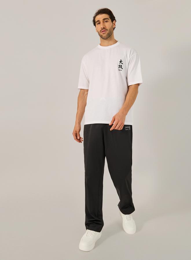 ستايلي تيشيرت بطباعة جرافيك نصي كبير الحجم - Image 3