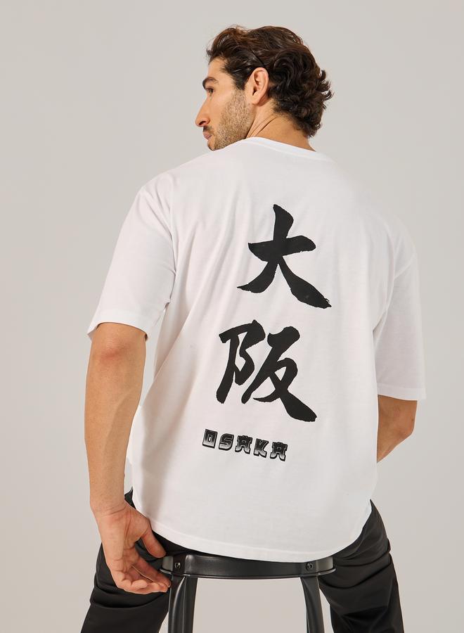 ستايلي تيشيرت بطباعة جرافيك نصي كبير الحجم - Image 1