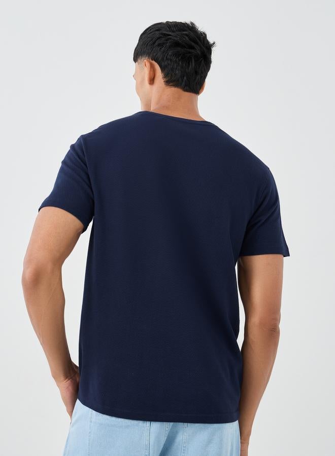 Styli Men Navy Blue Popcorn Textured Knit Crew Neck T-Shirt - Image 4