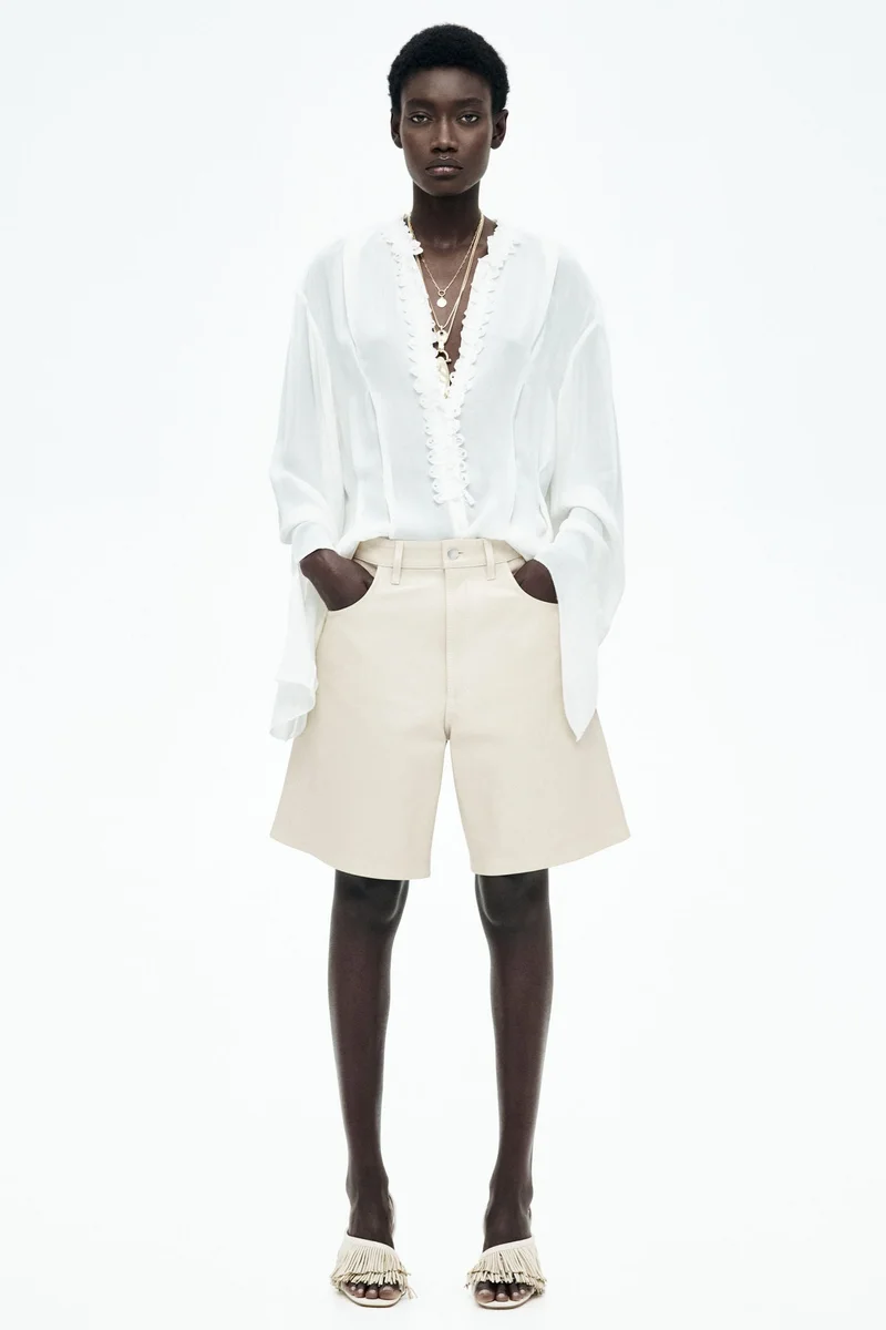 اتش اند ام شورت من الجلد