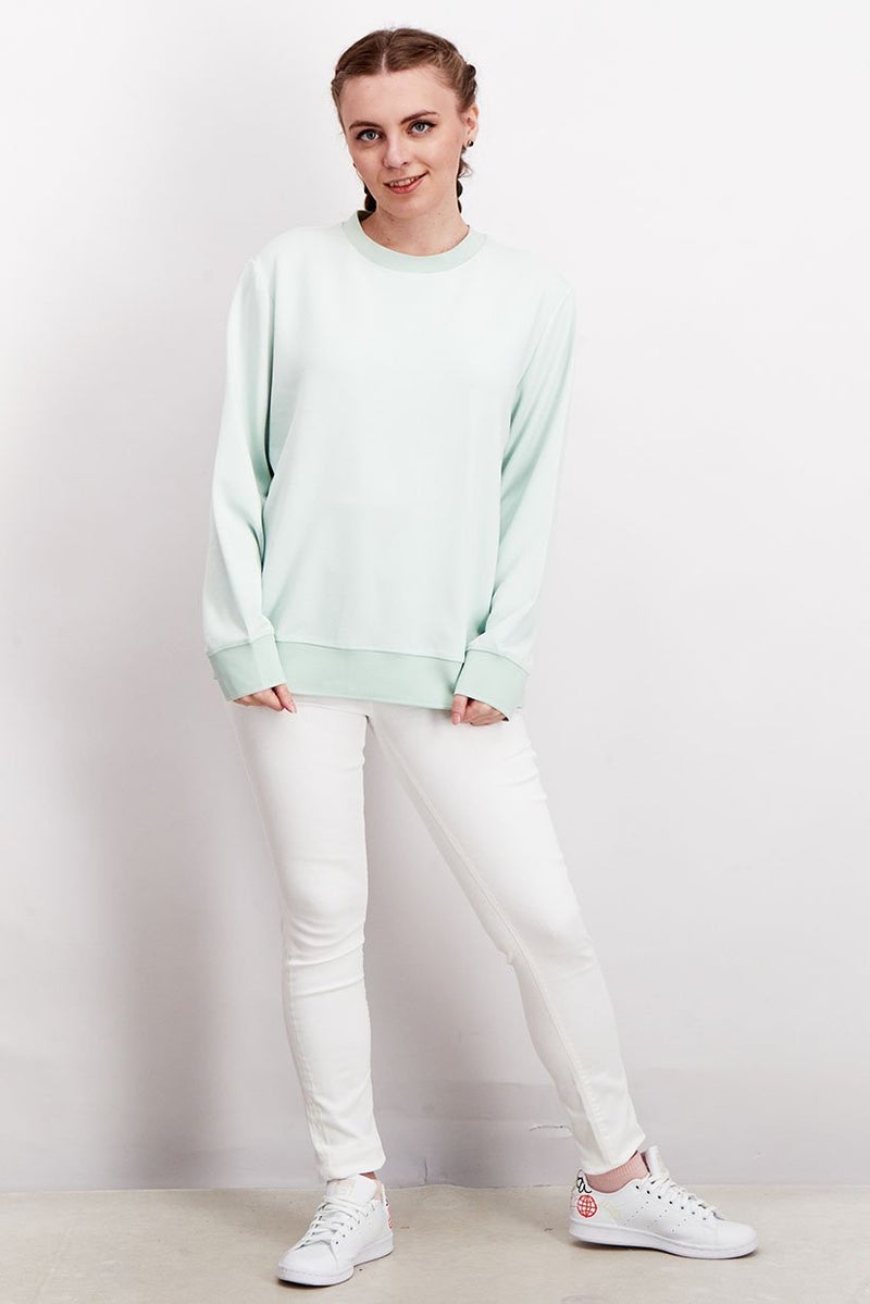 Tchibo سويت شيرت نسائي بياقة دائرية سادة، أخضر شاي - Image 3