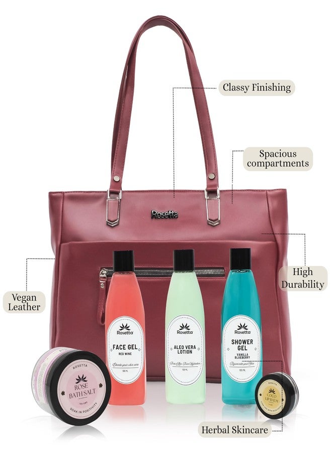 روزيتا حقيبة يد نسائية من روزيتا مع مجموعة هدايا للعناية بالبشرة بالأعشاب | حقيبة كتف من الجلد النباتي مع جل للوجه، جل استحمام، لوشن الصبار، وملح الاستحمام | هدية مثالية للنساء (لون عنابي) - Image 3