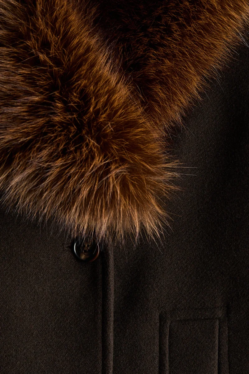 اتش اند ام معطف بصفين من الأزرار