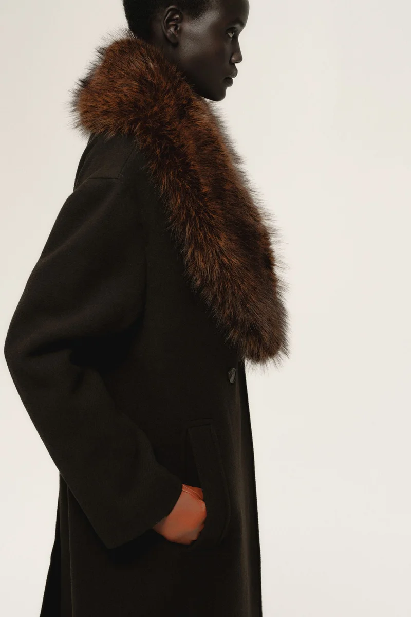 اتش اند ام معطف بصفين من الأزرار