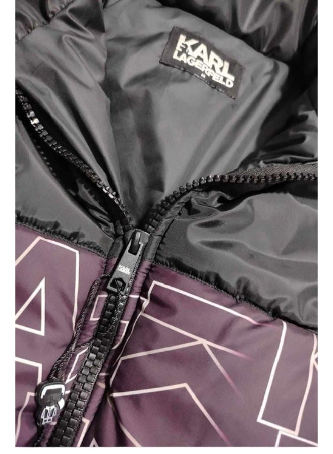 كارل لاغرفيلد جاكيت بافر شتوي أسود | تصميم عصري بطبعة مونوغرام كاملة | مبطن ودافئ ببطانة ناعمة | ياقة مرتفعة وسوستة أمامية | مناسب للشتاء والاستخدام اليومي - Image 4
