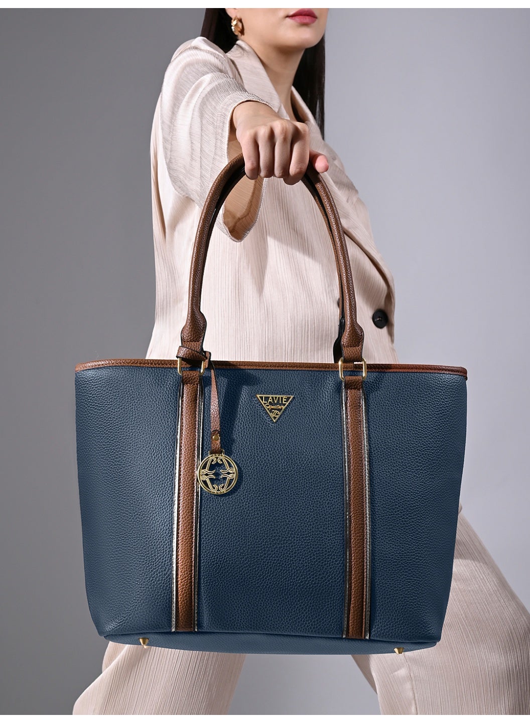 حقيبة لافي سيجنتشر لاس فيغاس النسائية كحلي