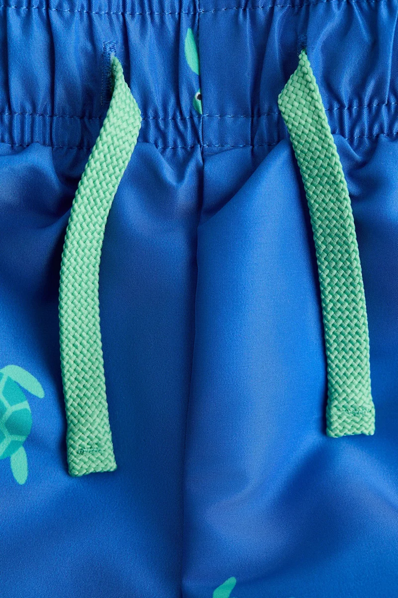 اتش اند ام شورت سباحة مزين بطبعة